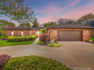 19W059 Avenue Chateaux N, Oak Brook, IL 60523