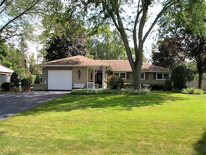 1st image of 37 Lynnbrook Dr
