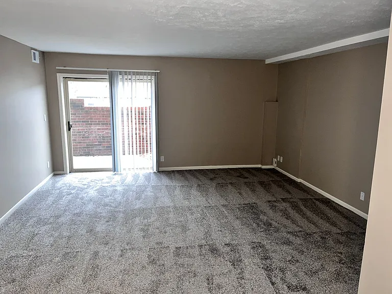 Bristol Square Apartments — Photo 224