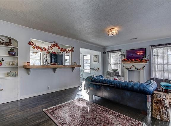 4th image of 1003 Largent St
