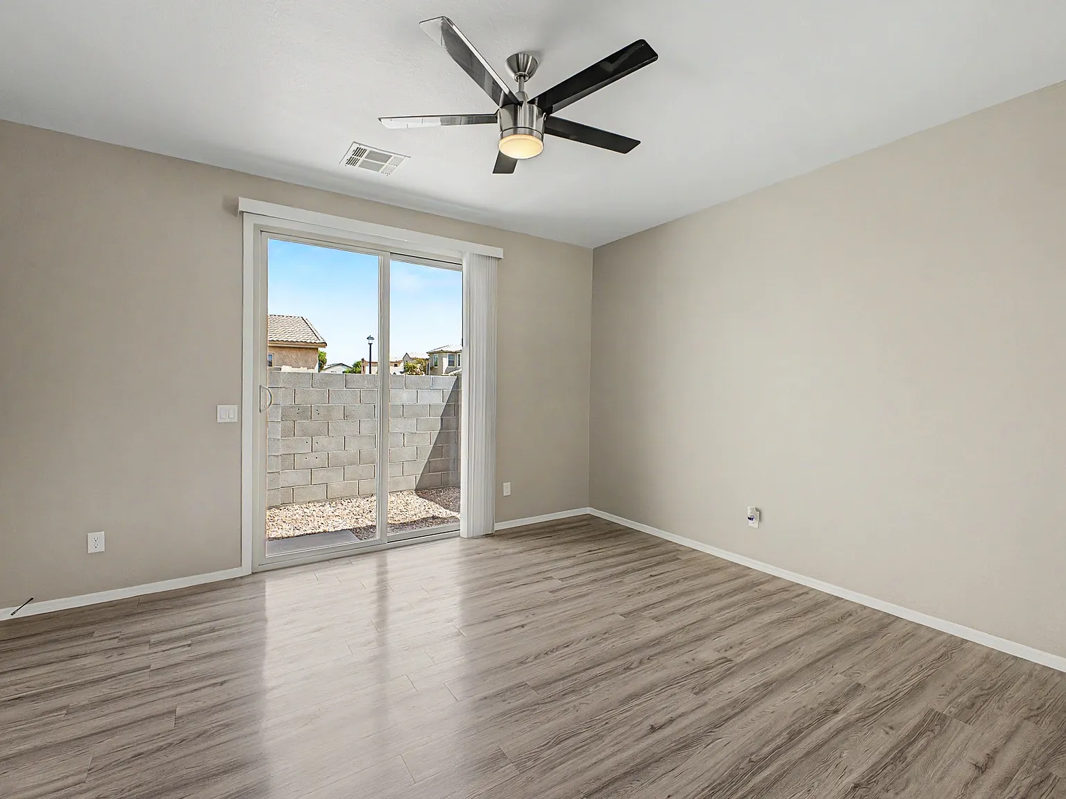 3 bed, 2.5 bath, 1450 sqft, $1,850 — Photo 3