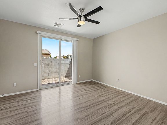 3rd image of 5452 W Fulton St