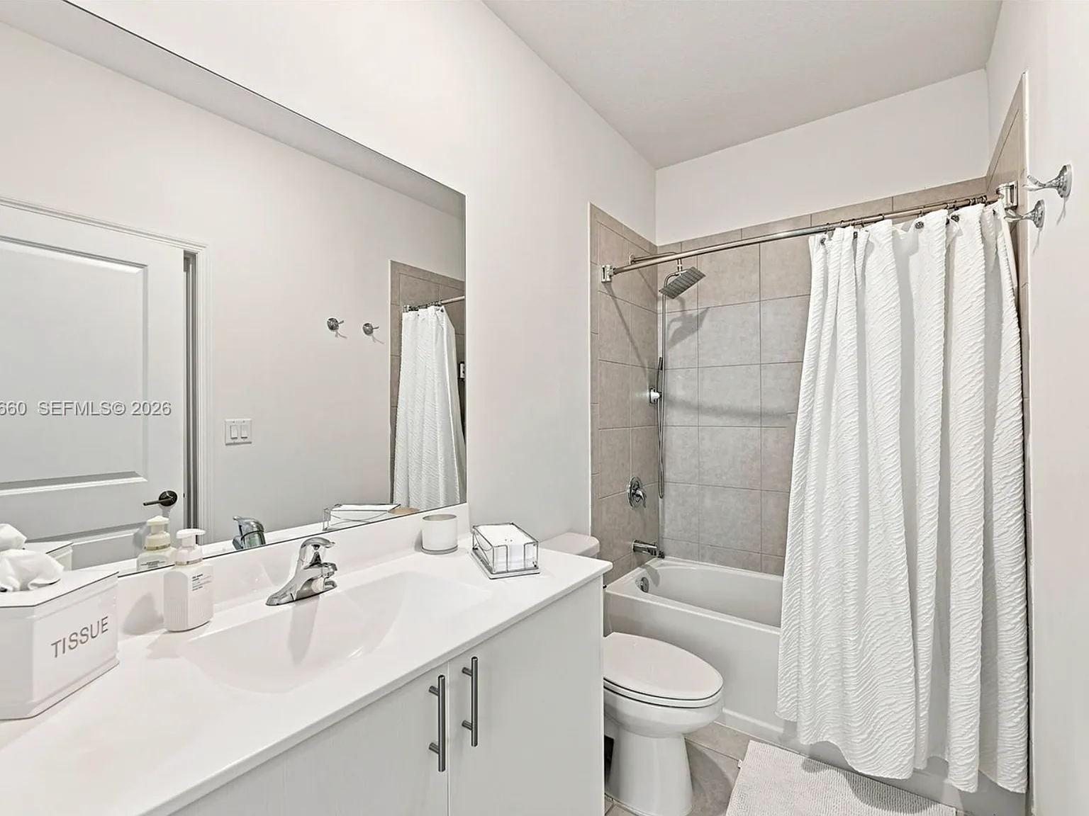 3 bed, 1328 sqft, $3,000 — Photo 1