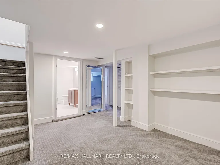 584 Logan Ave — Photo 16