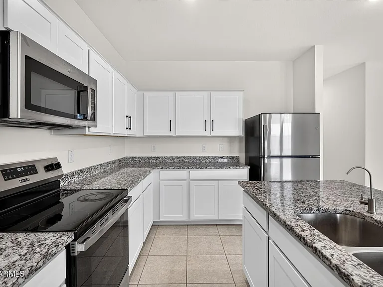 2097 E Grazing Meadow Ln — Photo 5