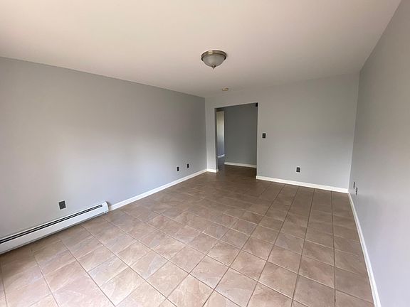 Living Room (2 of 2)