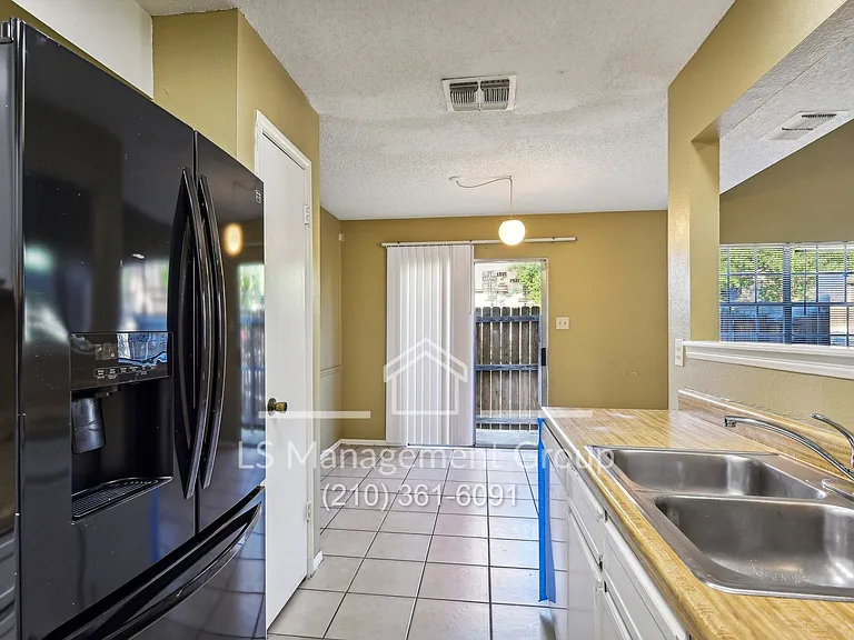 6702 Windsor Holw — Photo 18