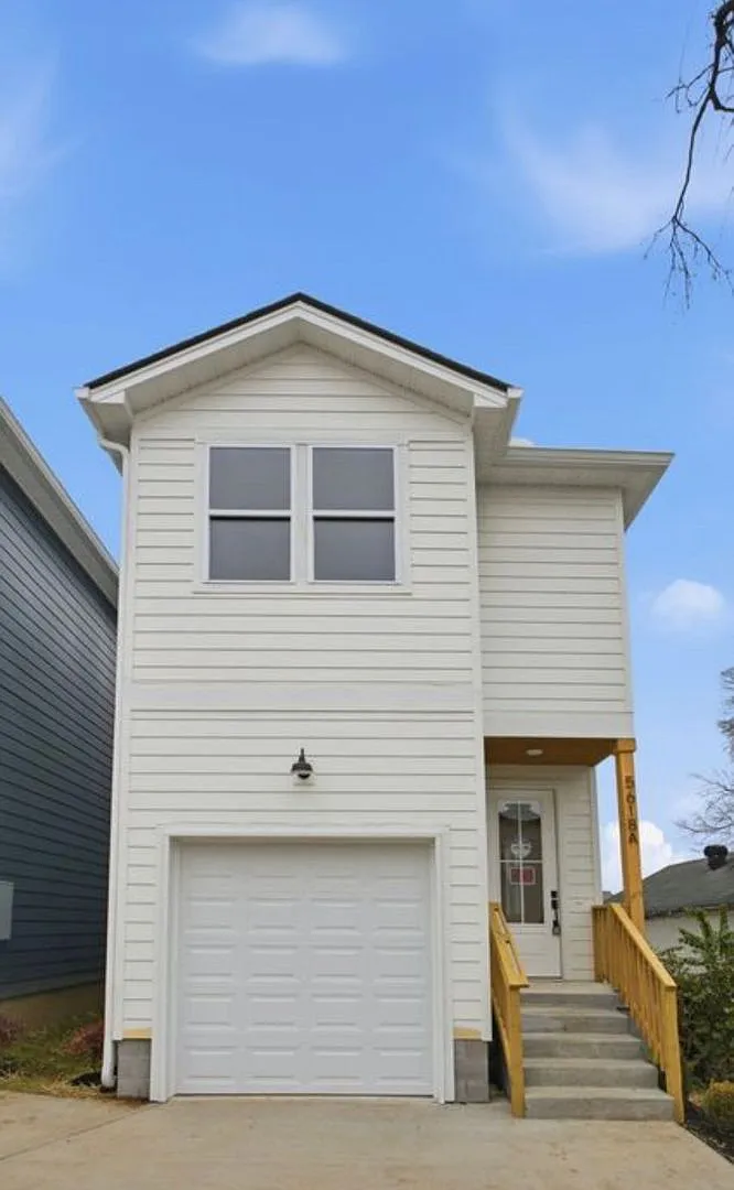 West Nashville Charmer: Walk to What you Need! — Photo 1