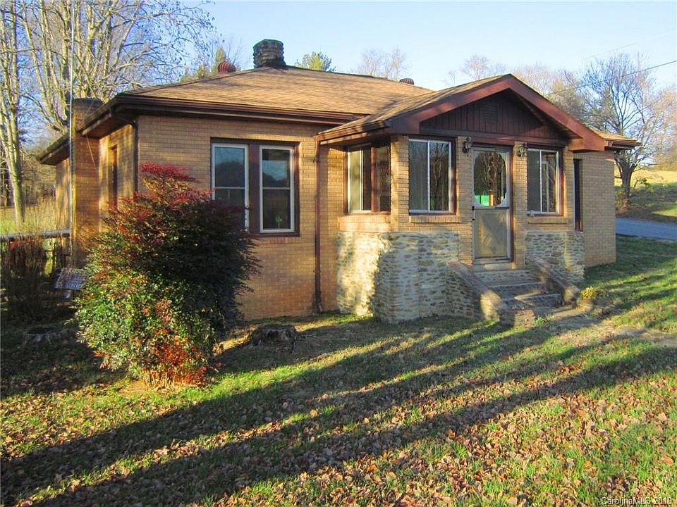 1st image of 11 Palmer Hill Dr