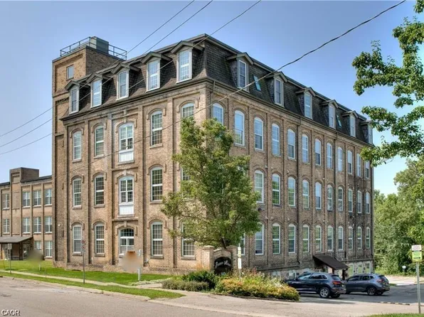 140 W River St #301, Paris, ON N3L 0B7