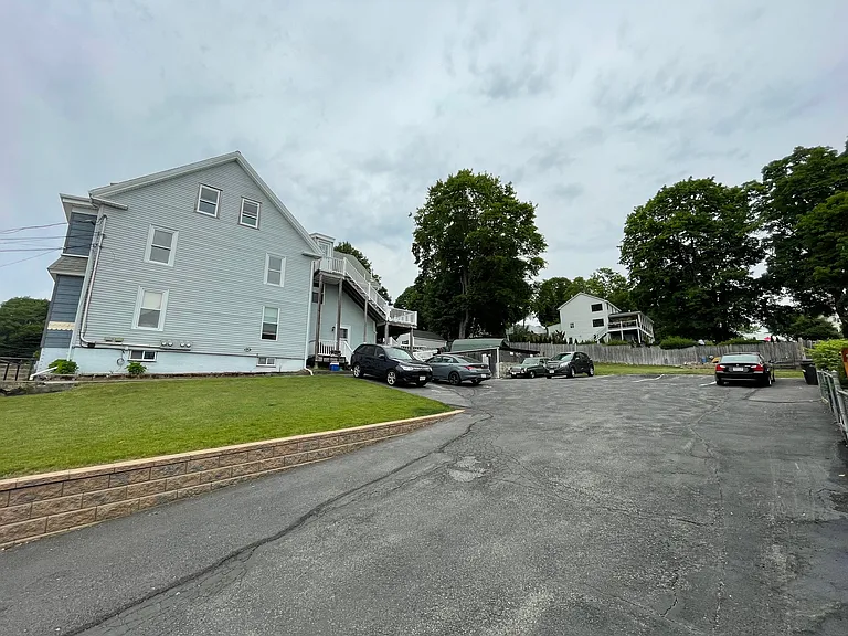 11-13 Porter St #2L — Photo 15