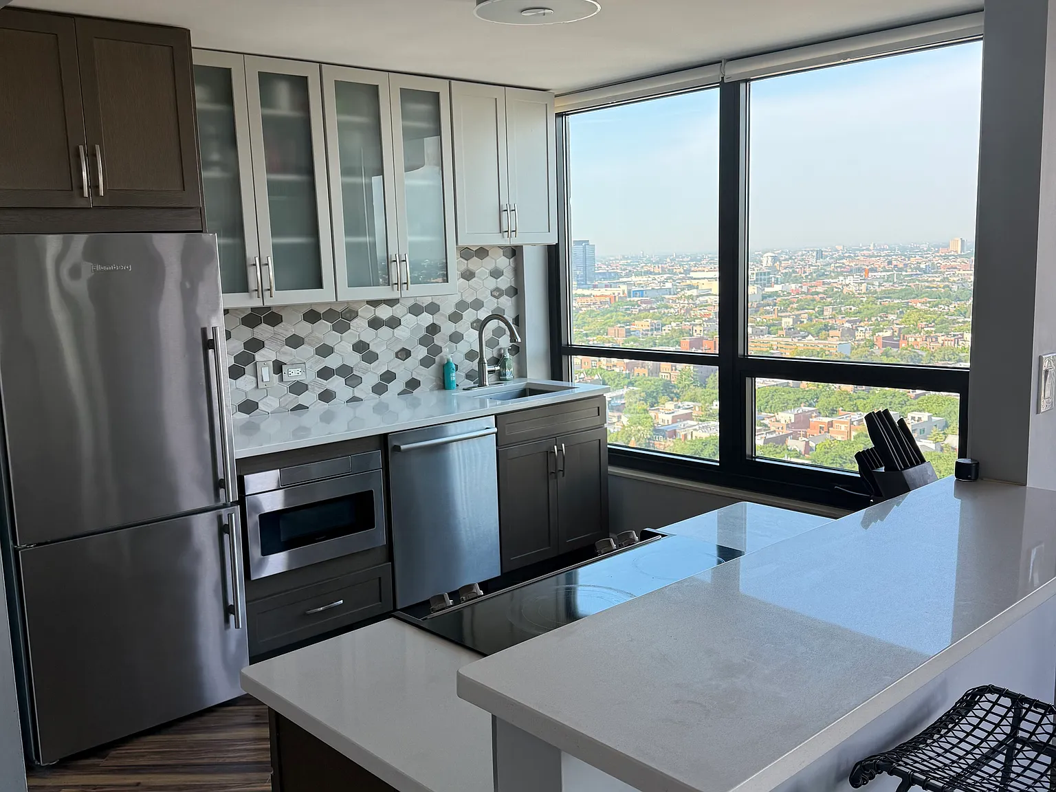 2 bed, 1184 sqft, $4,200 — Photo 2