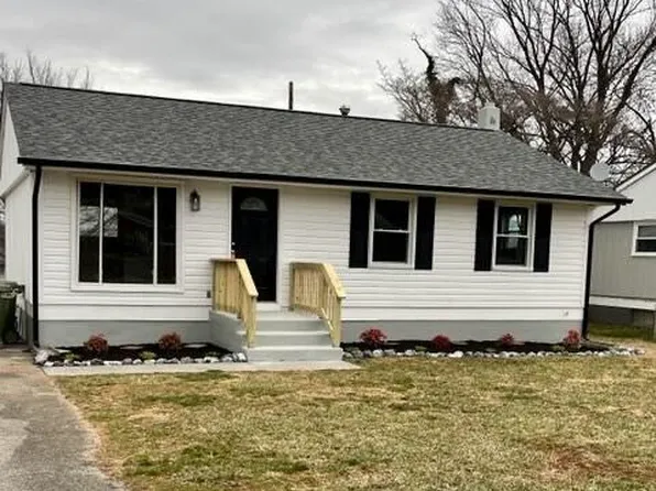 1425 Deacon St, Salem, VA 24153