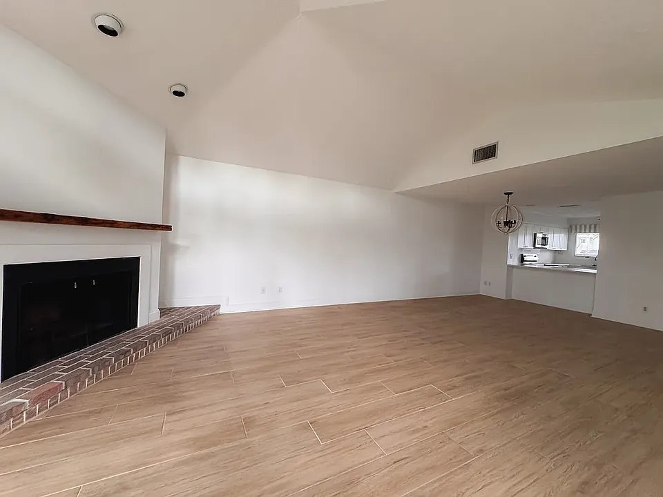303 Quail Pointe Dr