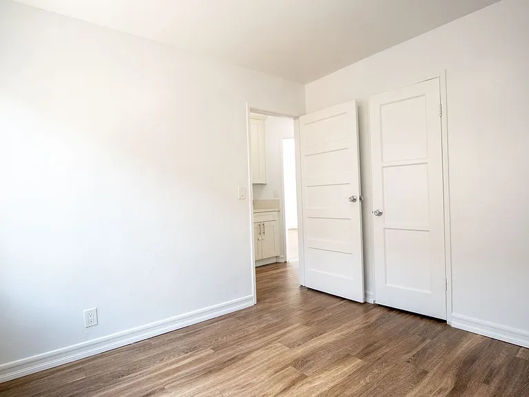 320 G St — Photo 9
