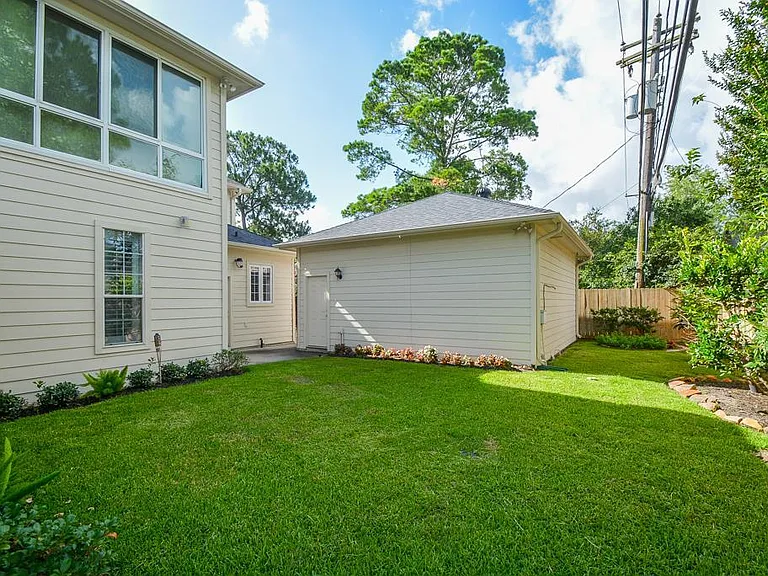 2326 Walnut Bend Ln — Photo 31