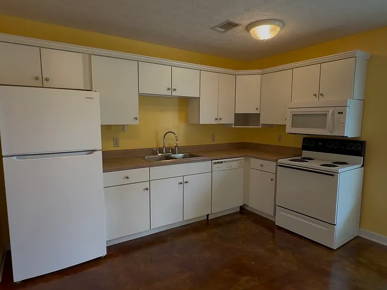 31 Cottage Ln — Photo 5