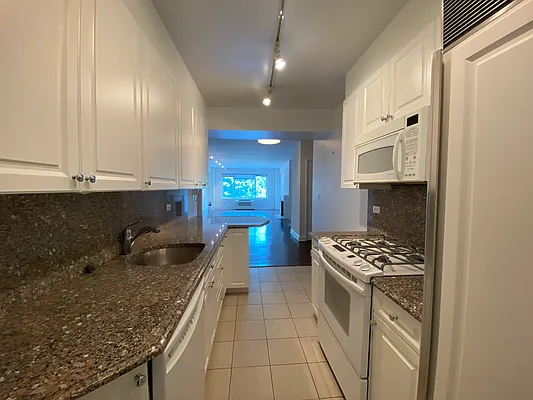 Rented by essential NEW YORK Real Estate | media 15