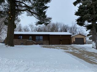 405 3rd St SW, Waukon, IA 52172