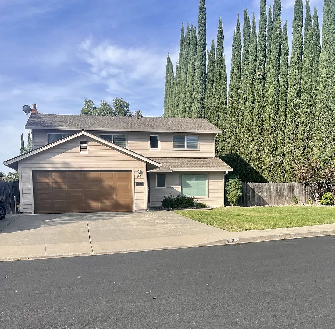 Beautiful 4 Bedroom — Photo 1