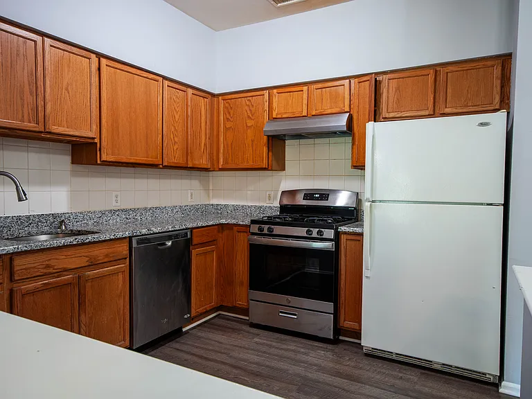 716 Lucy Ct — Photo 10