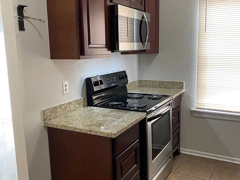 Woodland Trace Apartments — Photo 40