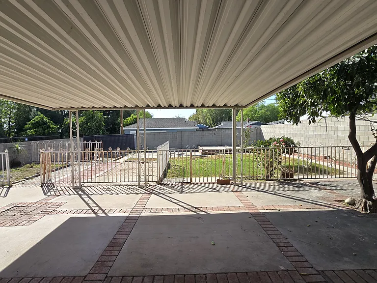 521 N Vermont Ave — Photo 25