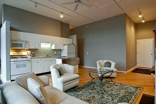 2012 W Saint Paul Ave #209 — Photo 3