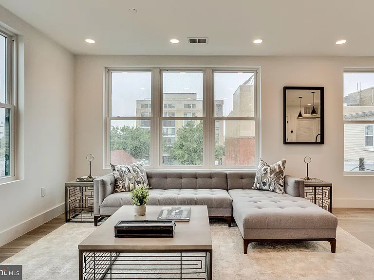 646 Newton Pl NW #303 — Photo 3