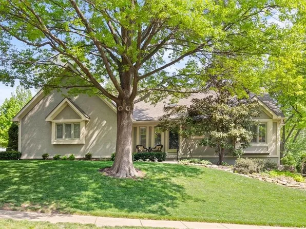 9712 W 115th St, Overland Park, KS 66210