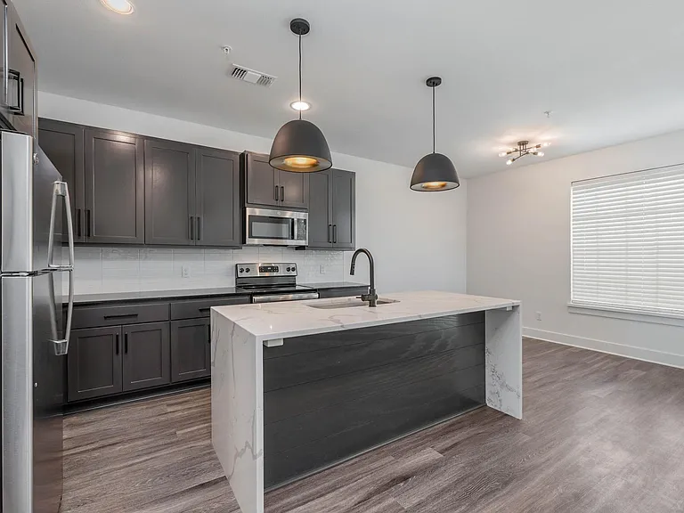 1531 Pine Ridge Dr — Photo 2