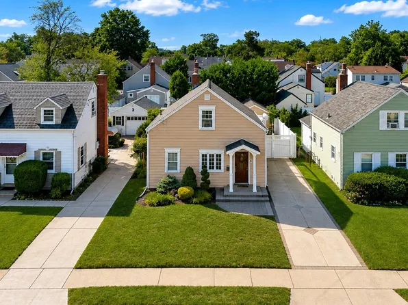 22 Shine Place, Valley Stream, NY 11581
