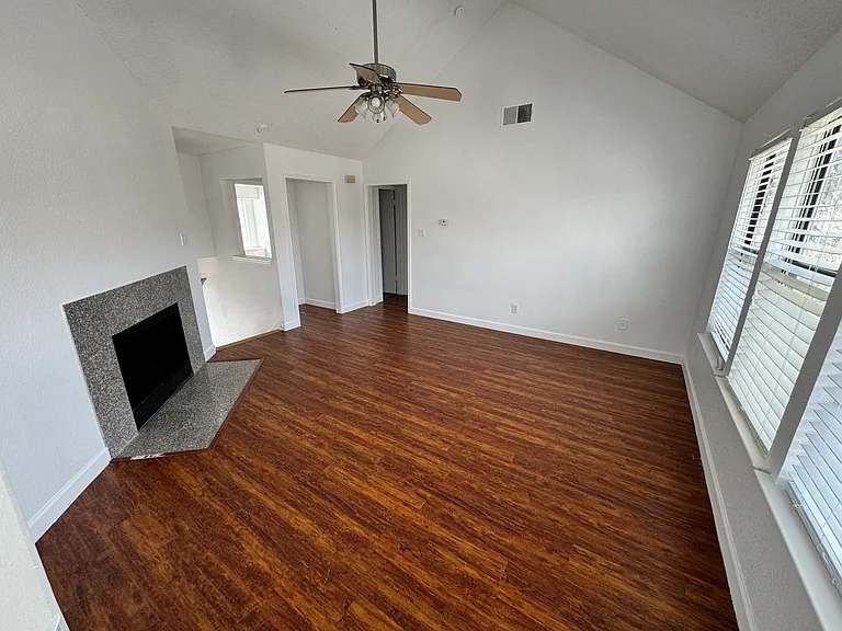 781 Pierre Ln — Photo 31