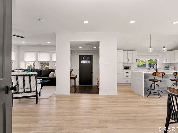 4th image of 101 Hirsch Road