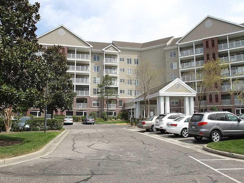 1st image of 985 Fleet Dr APT 557