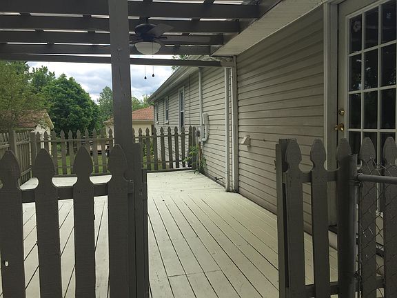 4th image of 109 N Poole St