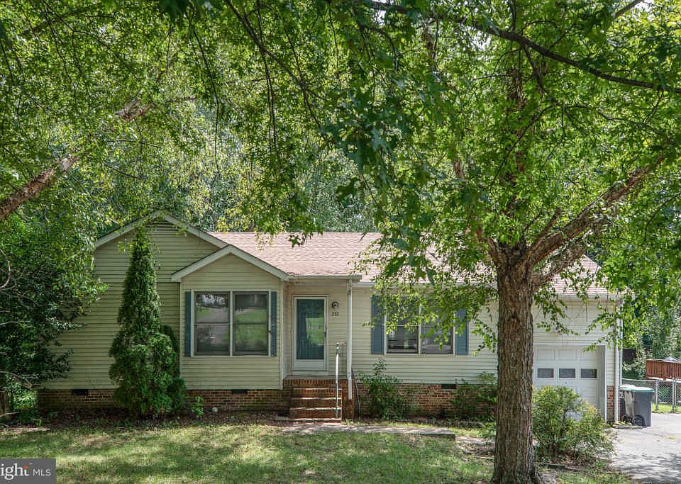 1st image of 212 Tanglewood Ln