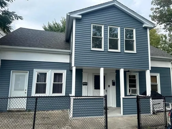 18 Clark Ct, Woonsocket, RI 02895