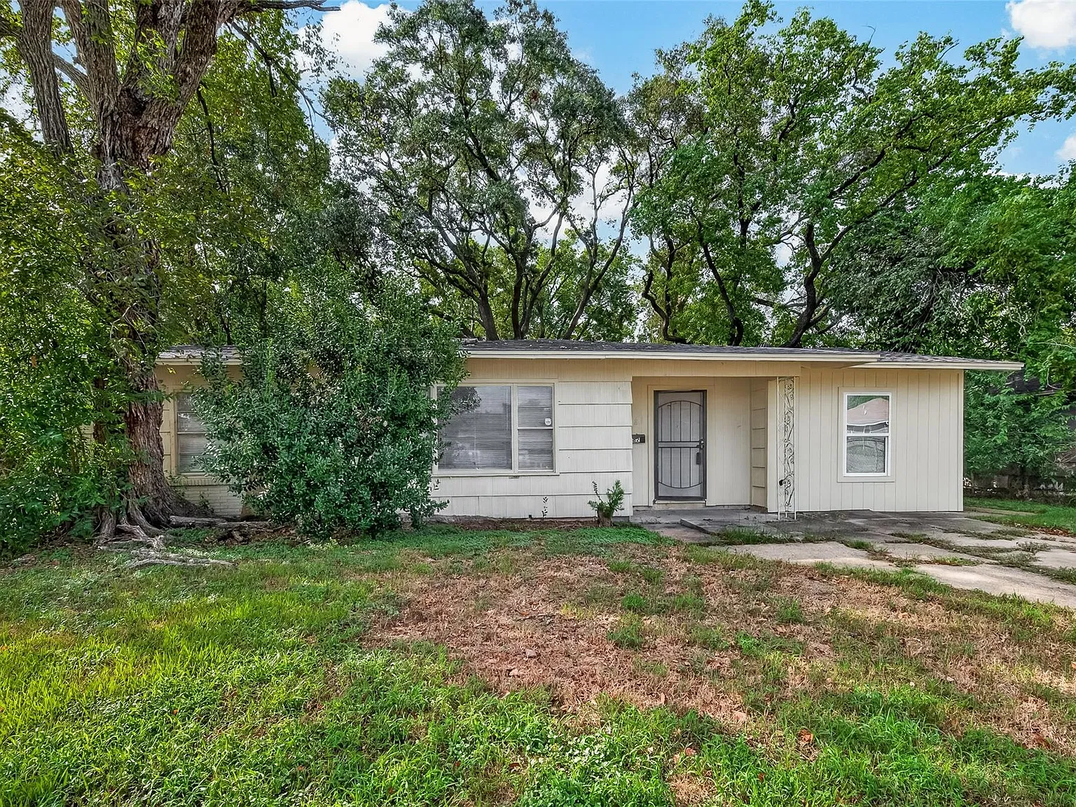 4 bed, 1.0 bath, 1156 sqft, $1,500 — Photo 3