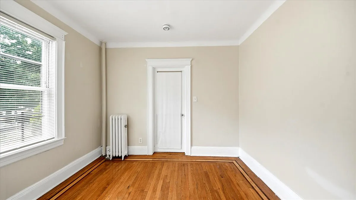 3 bed, 1000 sqft, $3,850 — Photo 3