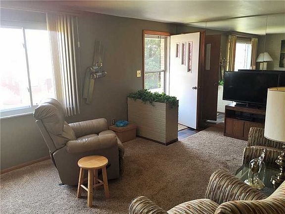 5th image of 128 Hollywood Dr