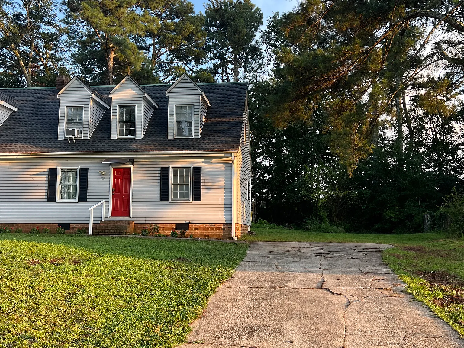 3 bed, 1265 sqft, $1,350 — Photo 2