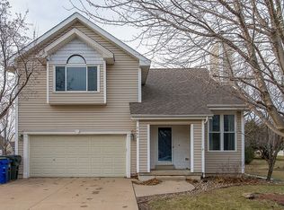 5002 Willowbend Rd NE, Cedar Rapids, IA 52411