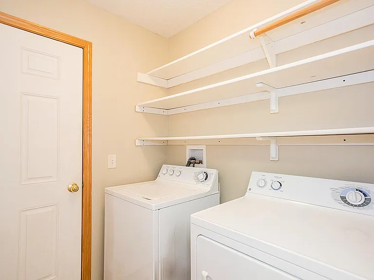 6910 Milan Dr — Photo 10