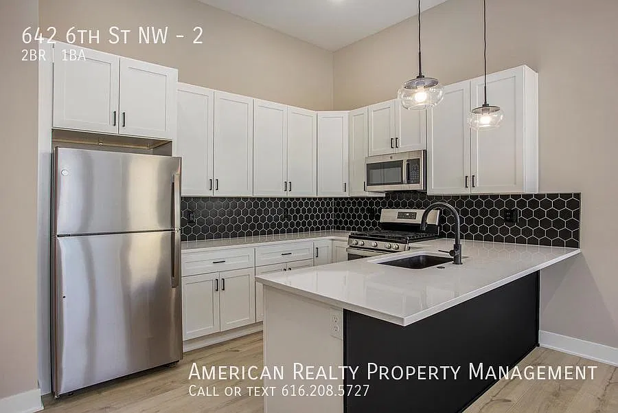 2 bed, 923 sqft, $1,900 — Photo 3