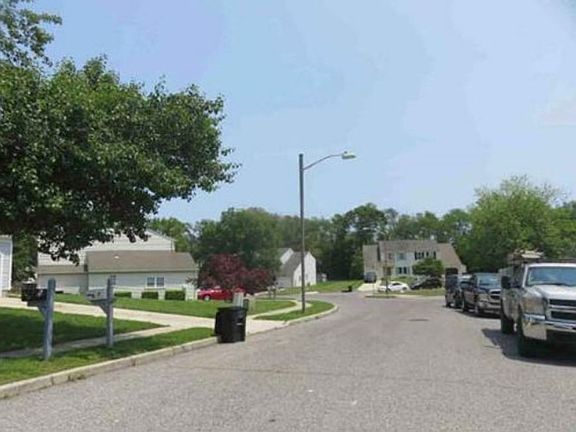 Exterior Neighborhood (street photo)