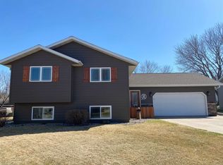 2600 William Cir, Yankton, SD 57078