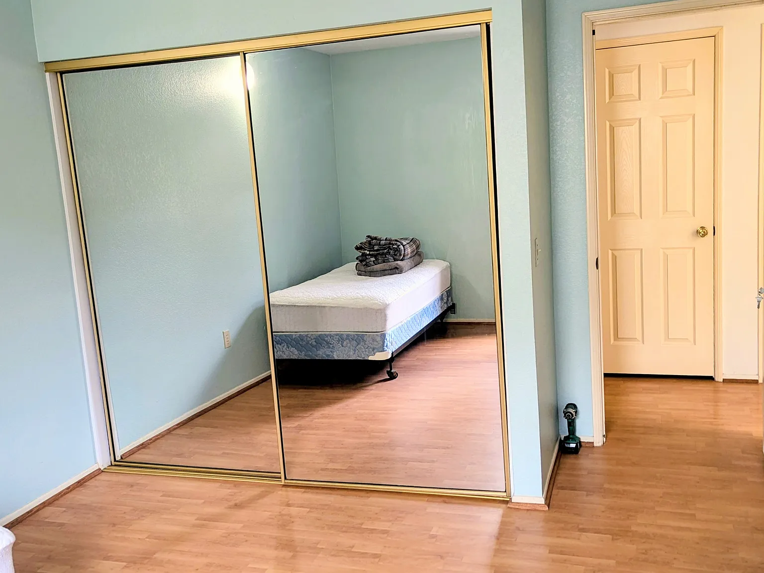 4 bed, 2687 sqft, $890 — Photo 2