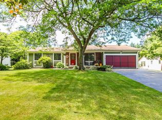 35 Briar Wood Ln, Rochester, NY 14626