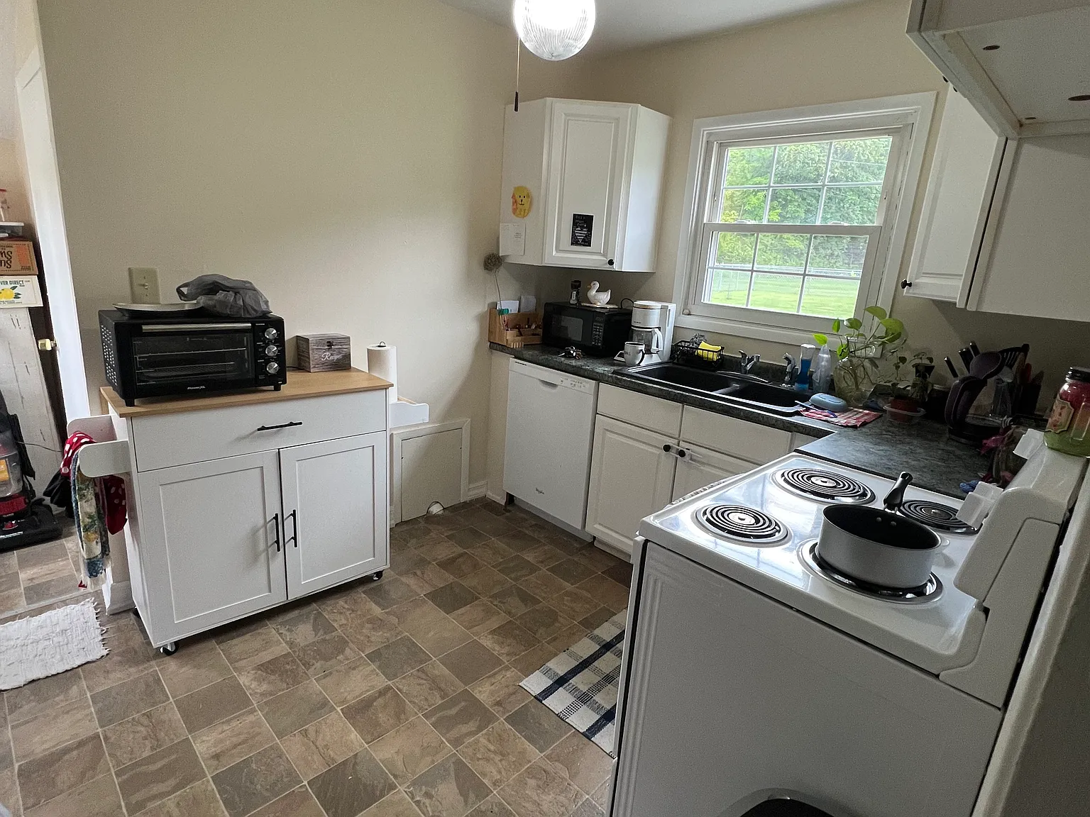 3 bed, $1,600 — Photo 2